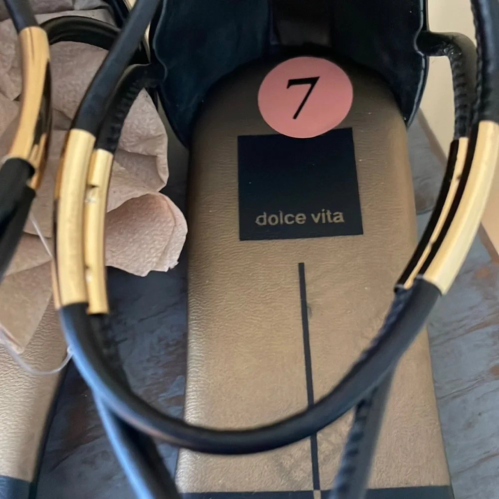 Dolce Vita Maven Black & Gold Stella Sandal size 7 - New - Picture 2 of 5